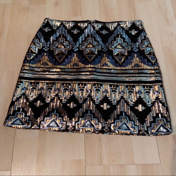 Forever 21 Dresses & Skirts - 🛍3/$25 Forever 21 sequinned mini skirt